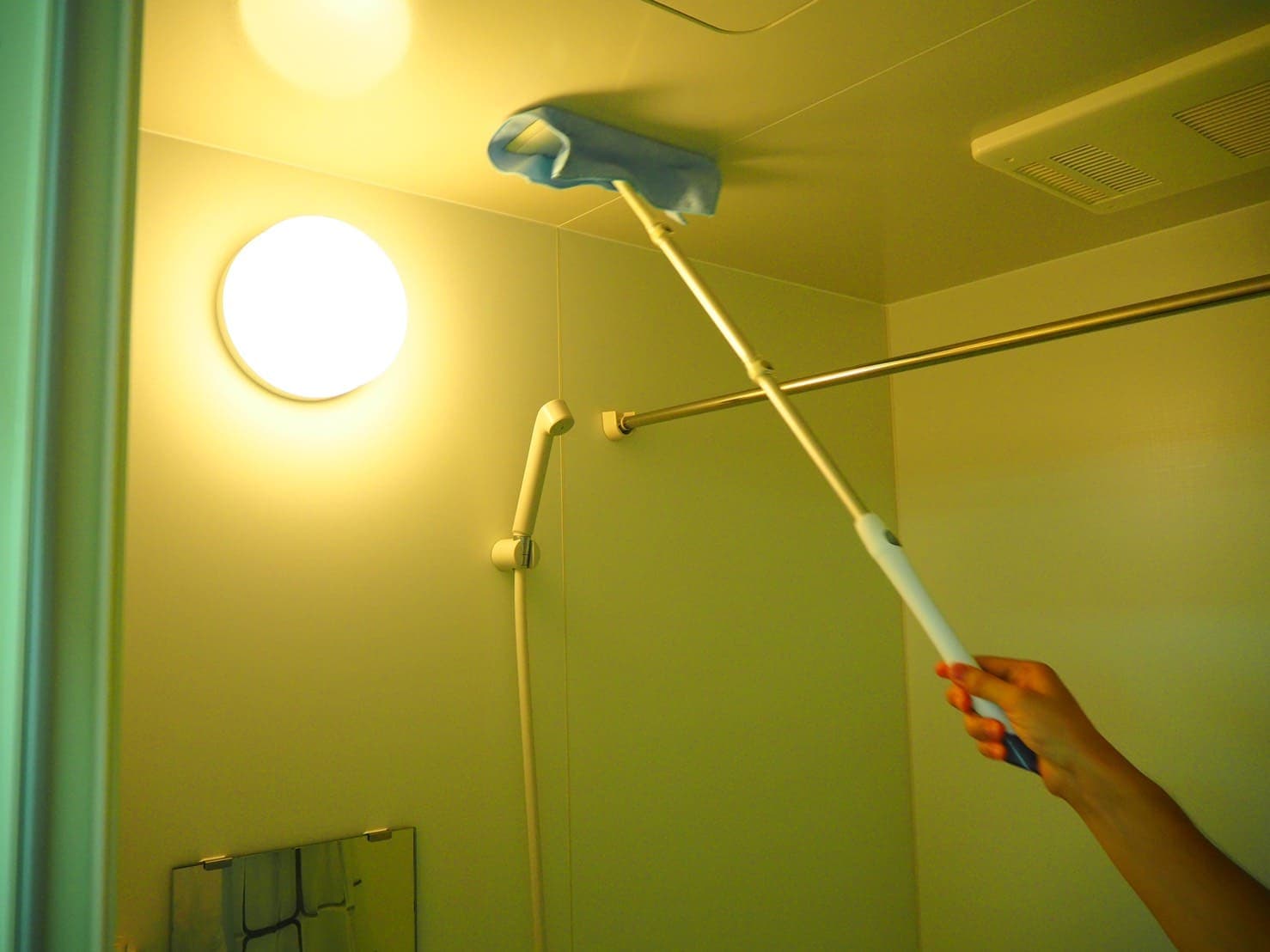 プロ直伝 浴室の天井にカビが 生えてしまったカビを徹底的に取り除く掃除方法 カジタク イオングループ