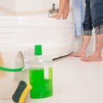 浴室掃除で忘れがちな浴室のふた。湿気の溜まりやすいふたのお掃除方法