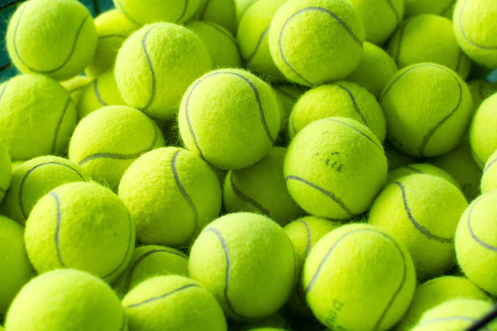 たくさんのテニスボール
