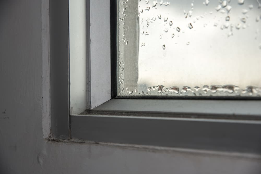水滴のついた窓