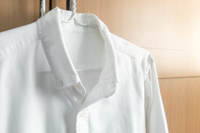 白シャツや白い服の黄ばみの落とし方！襟元の黄ばみもキレイに！