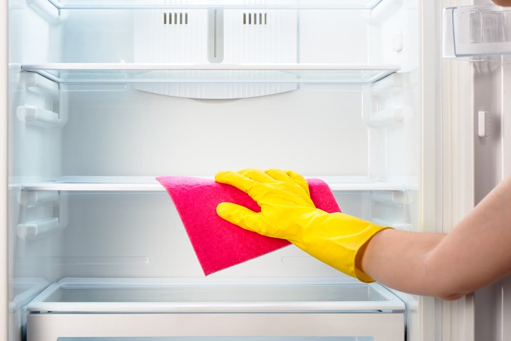 冷蔵庫の掃除方法まとめ 匂いや汚れを簡単に落とす方法を紹介 お役立ちコラム 家事の宅配 カジタク イオングループ