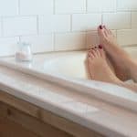 お風呂の水垢を簡単に落とす方法！ 頑固な汚れコレ一発