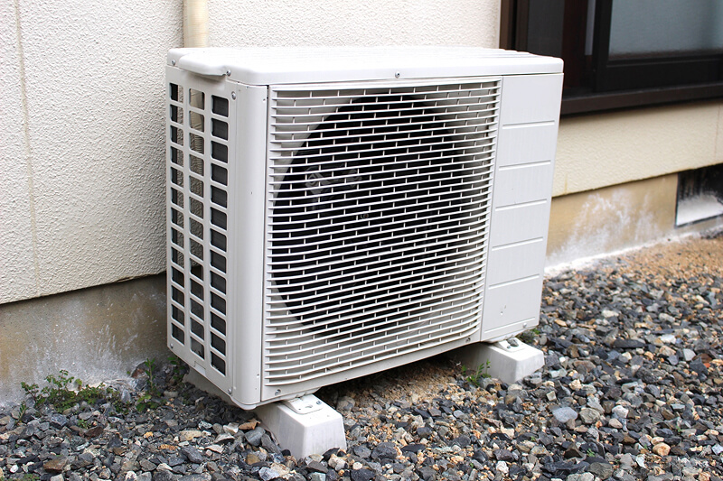 室外機周辺を片付ける