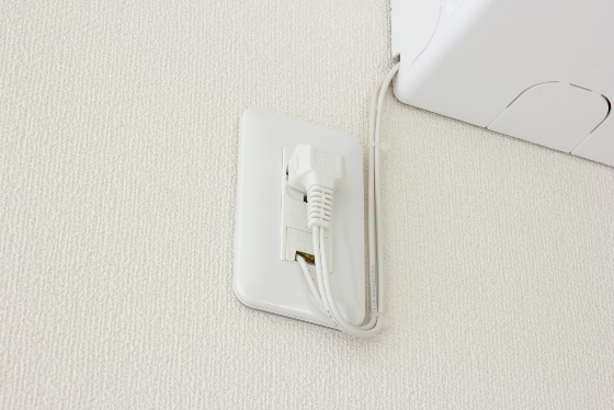 エアコンのコンセントを抜く